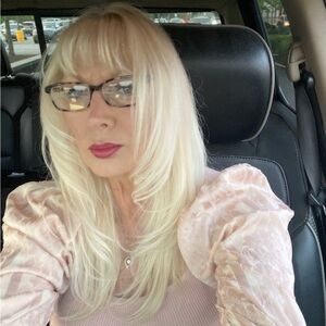 Meet your Posher, Gloria